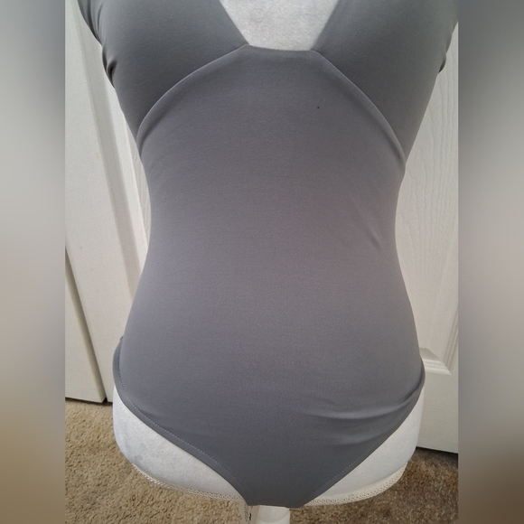 NWT Reo Rea Grey Plunging V Neck Halter Body Suit Size S - Picture 3 of 12